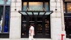 A shopper passes in front of a Aritzia LP store in New York, July 18, 2016. Bloomberg/David Williams