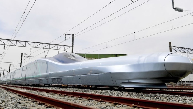 Japan test runs world's fastest bullet train