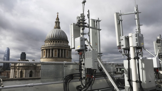 A Huawei Technologies Co. logo sits on 5G equipment, bottom center, alongside 5G masts installed on a rooftop overlooking St. Paul's Cathedral during trials by EE the wireless network provider, owned by BT Group Plc, in the City of London, U.K., on Friday, March 15, 2019. 