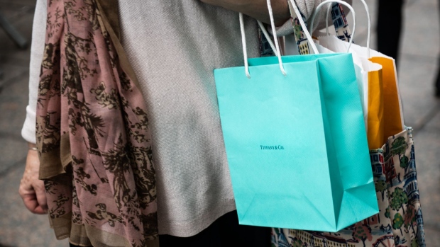 Tiffany shareholders back LVMH deal; End for year-long dispute
