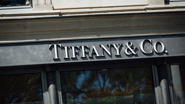 LVMH, Tiffany Said to Discuss Price Cut for $16 Billion Deal - Bloomberg