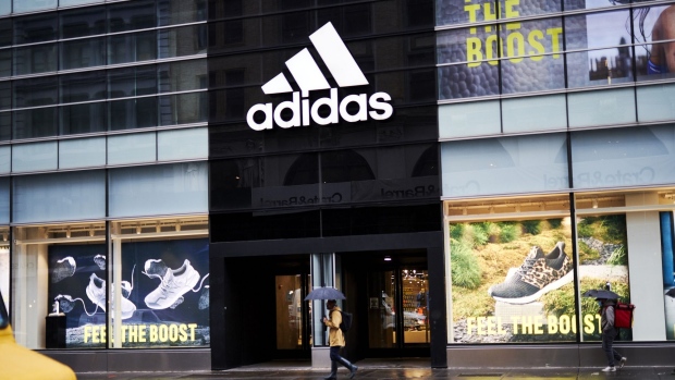 nauwelijks Concentratie Niet ingewikkeld Adidas to boost e-commerce, recycled gear in five-year plan - BNN Bloomberg