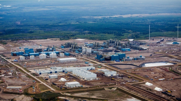 Suncor returns dividend to 2019 levels, hikes buyback plan