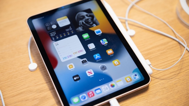 Apple’s device shortages threaten record-setting holiday season