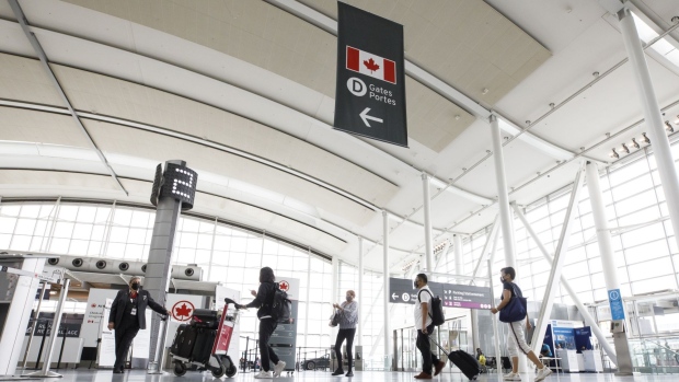Air Canada orders staff back to the office, fully vaccinated