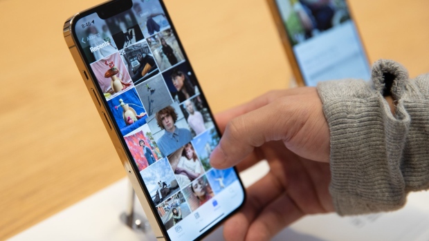 Under pressure, Apple allows self-repairs to iPhones, Macs