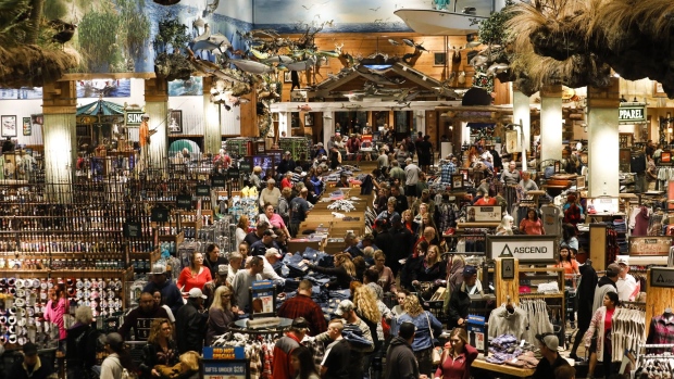http://www.bnnbloomberg.ca/polopoly_fs/1.1690433!/fileimage/httpImage/image.jpg_gen/derivatives/landscape_620/shoppers-browse-piles-of-apparel-on-promotion-inside-a-bass-pro-outdoor-world-llc-store-on-black-friday-in-tampa-florida-u-s-on-friday-nov-23-2018-deloitte-expects-sales-from-november-to-january-to-rise-as-much-as-5-6-percent-to-more-than-1-1-trillion-marking-the-best-holiday-period-in-recent-memory-photographer-eve-edelheit-bloomberg.jpg