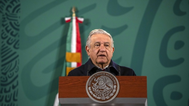 Las remesas récord de México ayudan a evitar la crisis del consumidor, dice AMLO