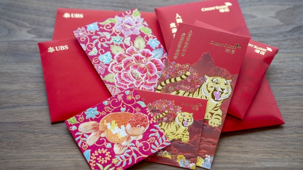 Red Packets From Global Banks Become Hong Kong Collectors' Items