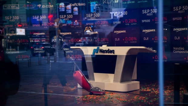 Chaos-craving traders leap into action as Nasdaq swings double