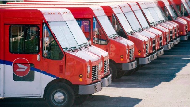 Canada Post expands financial services, offering loans of up to $30K