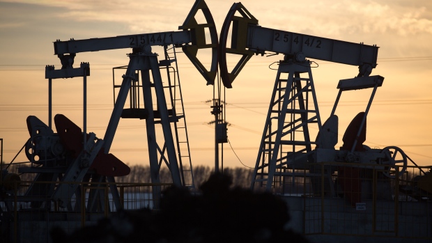 Saudi, UAE back OPEC cuts as U.S. envoy warns of 'uncertainty'