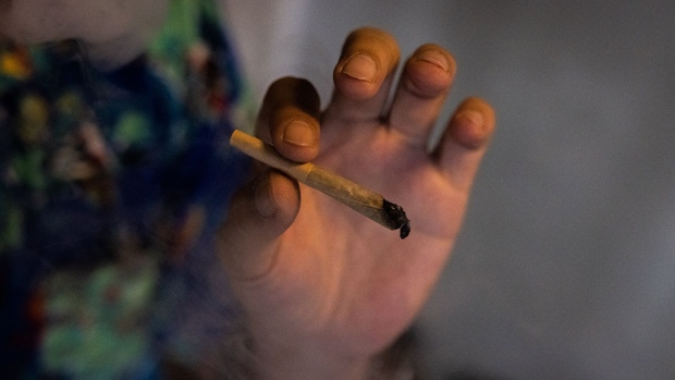 How to Smoke a Blunt - Lit Dispensary