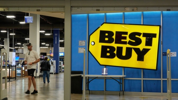 Best Buy tops profit estimates despite continuing sales slump