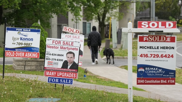 Canadian residential mortgage debt hits $2.08 trillion: CMHC