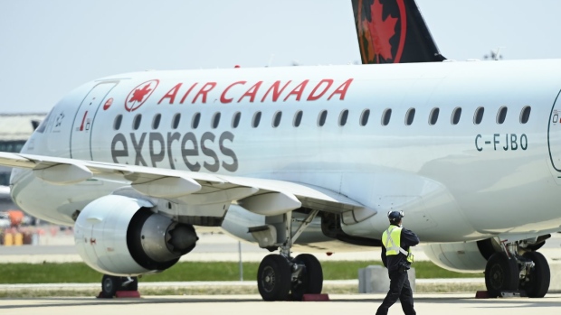 Air Canada says to expect further travel disruptions following Thursday's IT issues