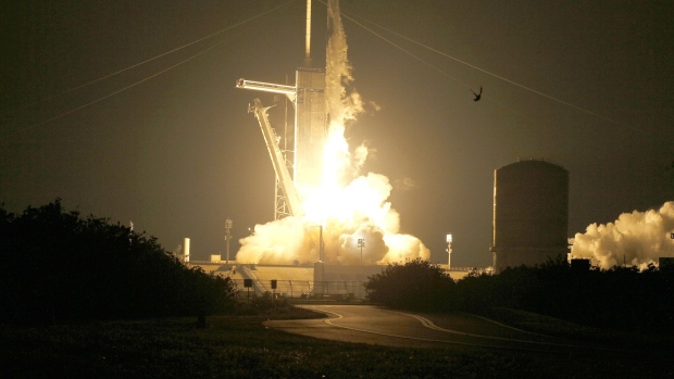 Astronauci stacji kosmicznej wracają na Ziemię na pokładzie kapsuły SpaceX