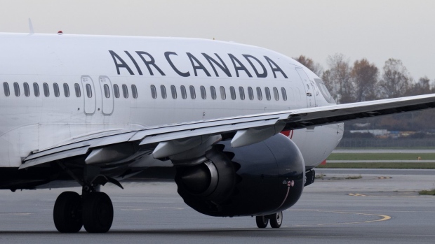 Air Canada hamuje przy wejściu na pokład, mimo że Kanadyjczycy nadal chcą latać