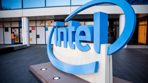 Intel sees revenue falling below midpoint after U.S. Huawei ban