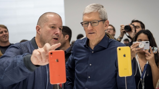 Apple traci kolejnego wybitnego projektanta, przedłużając kadencję Jony’ego Ive’a po odejściu