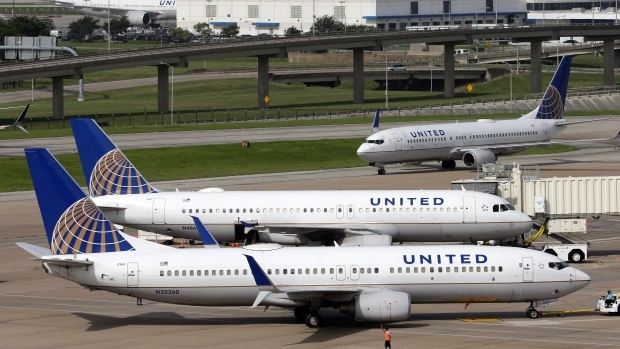 FAA says glitch fixed, U.S. airlines back up