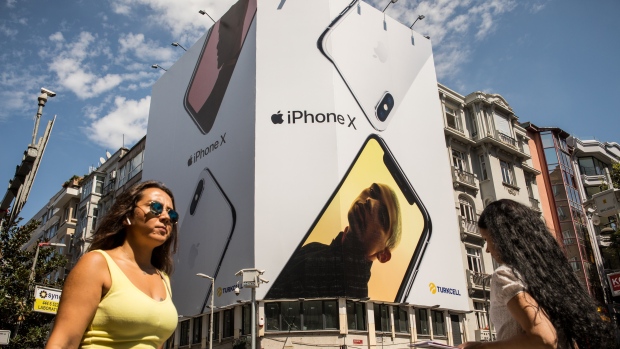 Apple iPhone X advertisement Istanbul August 2018