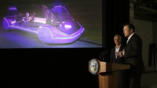 CHICAGO, IL - JUNE 14: Chicago Mayor Rahm Emanuel listens to engineer and tech entrepreneur Elon Musk of The Boring Company talks about constructing a high speed transit tunnel at Block 37 during a news conference on June 14, 2018 in Chicago, Illinois. Musk said he could create a 16-passenger vehicle to operate on a high-speed rail system that could get travelers to and from downtown Chicago and O'hare International Airport under twenty minutes, at speeds of over 100 miles per hour. (Photo by Joshua Lott/Getty Images) 