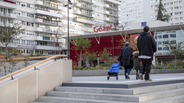 Pedestrians pass outside a Geant Casino Guichard-Perrachon SA store in Paris, France, on Tuesday, Oct. 23, 2018. Hedge funds hired a lawyer to argue that French grocery magnate Jean-Charles Naouri’s stake in Casino Guichard-Perrachon SA is valued too highly on the books of his holding company, intensifying the battle between the French billionaire and short sellers. 