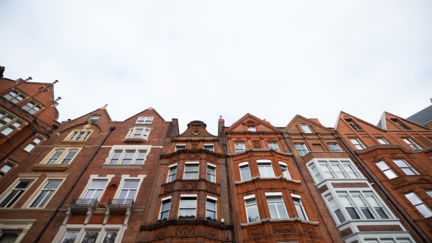 Red brick residential properties stand in the Kensington and Chelsea borough of London, U.K., on Wednesday, Jan. 2, 2018. Home price growth in the city has turned negative, according to a Bloomberg analysis of Land Registry data, months after analysts expected them to begin falling. 