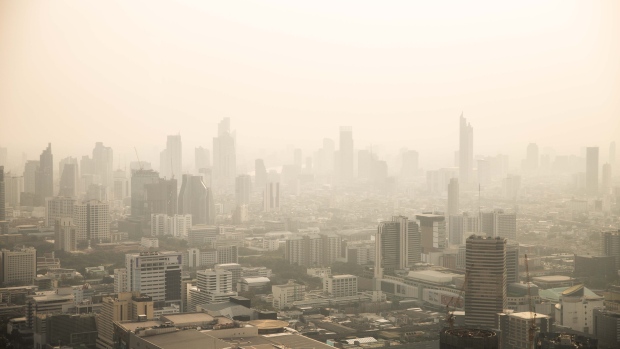 BANGKOK, THAILAND - JANUARY 31: View of Bangkok's smog from the Baiyoke Tower II, the city's tallest building, on January 31, 2019 in Bangkok, Thailand. The Thai Government has ordered schools in Bangkok and the surrounding provinces to close throughout the rest of the week due to high levels of pollution in the city. Residents have been advised to wear masks while travelling outside. Children and the elderly have been deemed extremely sensitve groups. (Photo by Lauren DeCicca/Getty Images) Photographer: Lauren DeCicca/Getty Images AsiaPac