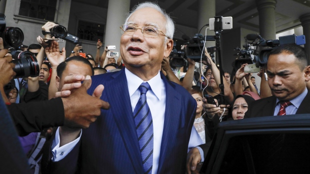 Najib Razak, Malaysia's former prime minister, shakes hands with a supporter as he leaves the Kuala Lumpur Courts Complex in Kuala Lumpur, Malaysia, on Wednesday, Dec. 12, 2018. Najib and ex-1MDB President Arul Kanda were charged for their alleged roles in tampering with a state audit report into the troubled fund. Photographer: Joshua Paul/Bloomberg