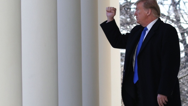 WASHINGTON, DC - FEBRUARY 15: U.S. President Donald Trump holds up his fist after he spoke on border security at a Rose Garden event at the White House February 15, 2019 in Washington, DC. President Trump is expected to declare a national emergency to free up federal funding to build a wall along the southern border. (Photo by Alex Wong/Getty Images)