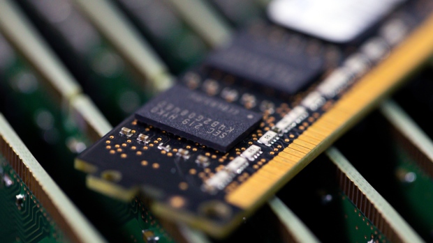 Samsung Electronics Co. 4GB Double-Data-Rate (DDR) 3 memory module, top, and 8GB DDR 3 memory modules are arranged for a photograph in Seoul, South Korea, on Tuesday, July 9, 2019.