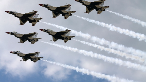 FORESTVILLE, MD - SEPTEMBER 18: The US Air Force Thunderbirds are seen rehearsing their persision flying routine, September 18, 2015 in Forestville, Maryland. This weekend the Thunderbirds will perform at the Joint Base Andrews Air Show in Camp Springs, Maryland. (Photo by Mark Wilson/Getty Images)