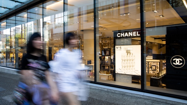 Fashion Titans Chanel, H&M Sign Pact to Curb Environmental Damage - BNN  Bloomberg