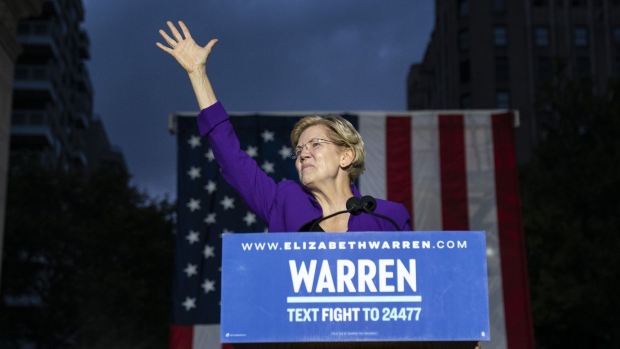 NEW YORK, NY - SEPTEMBER 16: 2020 Democratic presidential candidate Sen. Elizabeth Warren (D-MA) waves to the crowd at the end of a rally in Washington Square Park on September 16, 2019 in New York City. Warren unveiled a sweeping anti-corruption plan earlier on Monday. (Photo by Drew Angerer/Getty Images) Photographer: Drew Angerer/Getty Images North America