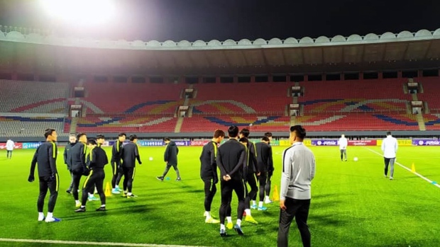 PYONGYANG, NORTH KOREA - OCTOBER 14: (SOUTH KOREA OUT), (EDITORIAL USE ONLY - IMAGE QUALITY BEST AVAILABLE) In this photo provided by Korea Football Association, the South Korean national football team attend a training session ahead of the FIFA World Cup Asian 2nd Qualifier Group H North Korea v South Korea at the Kim Il-sung Stadium on October 14, 2019 in Pyongyang, North Korea. (Photo by Korea Football Association via Getty Images) Photographer: Handout/Getty Images AsiaPac