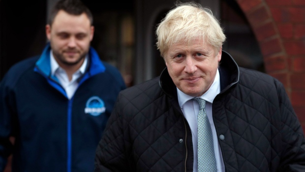 MANSFIELD, UNITED KINGDOM - NOVEMBER 16: Britain's Prime Minister Boris Johnson (L) accompanies Conservative party candidate for the Mansfield constituency Ben Bradley (R) canvasing during a General Election campaign trail stop on November 16, 2019 in Mansfield, England. (Photo by Frank Augstein-WPA Pool/Getty Images)