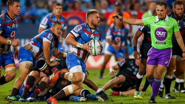 PRETORIA, SOUTH AFRICA - MARCH 09: Bulls attack during the Super Rugby match between Vodacom Blue Bulls and Cell C Sharks at Loftus Versfeld on March 09, 2019 in Pretoria, South Africa. (Photo by Gordon Arons/Gallo Images/Getty Images)