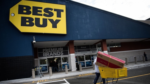 A customer stands next to a shopping basket at the check out counter of a Best Buy Co. store in San Antonio, Texas, U.S., on Thursday, May 17, 2018. Best Buy Co. is scheduled to release earnings figures on May 24. 