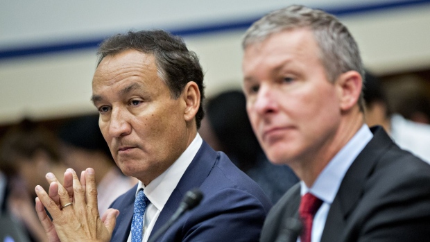 Oscar Munoz, left, and Scott Kirby of United Airlines
