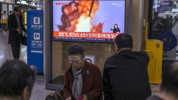 People watch a broadcast of the North Korean missile launch, on Oct. 31. Photographer: Woohae Cho/Getty Images