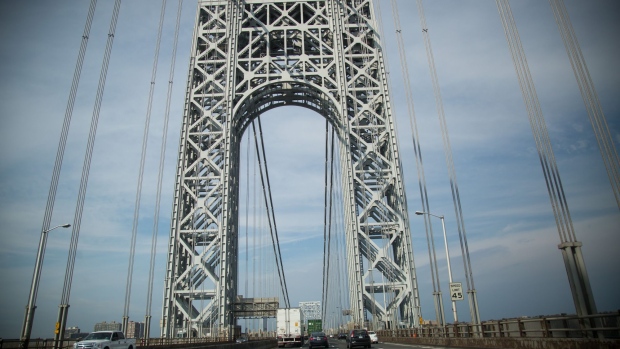Cars drive across the George Washington Bridge in Fort Lee, N.J., U.S., on Thursday, Oct. 20, 2016. New Jersey Governor Chris Christie's administration maintained a spreadsheet that ranked the state's mayors and council members, mostly Democrats, on the likelihood they would endorse the Republican governor's 2013 re-election. The spreadsheet was introduced as evidence in the trial of Bridget Anne Kelly and Bill Baroni, former Christie allies who are accused of ordering traffic jams near the George Washington Bridge in September 2013. Photographer: Michael Nagle/Bloomberg