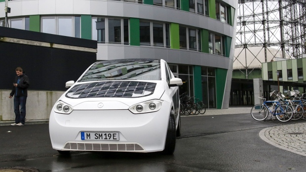 BERLIN, GERMANY - OCTOBER 11: A driver drives a Sono Motors Sion solar-powered electric car during a presentation event on October 11, 2017 in Berlin, Germany. Munich-based Sono Motors claims the car has a range of 250km and can charge its battery with its built-in solar cells at a rate of 30km per day. The car can also be charged with a plug. Sono Motors is accepting pre-orders for car, which retails for EUR 16,000, not including the battery. (Photo by Carsten Koall/Getty Images)