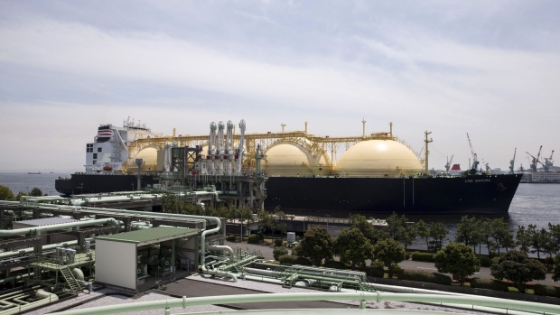 The LNG Sakura liquefied natural gas tanker sits berthed at Tokyo Gas Co.'s Negishi LNG terminal in Yokohama, Japan, on Monday, May 21, 2018. Tokyo Gas received Japan's first LNG shipment from Dominion Energy's Cove Point project today, the company said in statement. Photographer: Tomohiro Ohsumi/Bloomberg