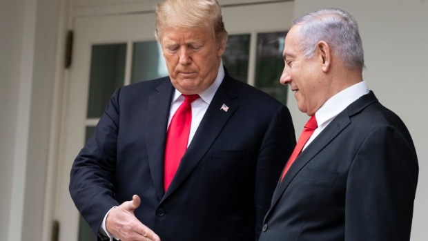 WASHINGTON, DC - MARCH 25: (L-R) U.S. President Donald Trump and Prime Minister of Israel Benjamin Netanyahu prepare to shake hands while walking through the colonnade prior to an Oval Office meeting at the White House March 25, 2019 in Washington, DC. Netanyahu is cutting short his visit to Washington due to a rocket attack in central Israel that had injured seven people. (Photo by Drew Angerer/Getty Images)