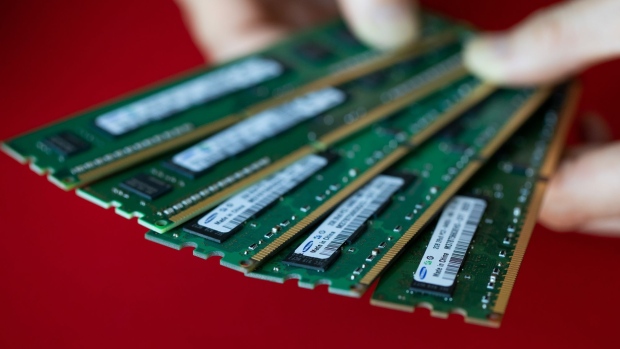 Samsung Electronics Co. Double-Data-Rate (DDR) memory modules are arranged for a photograph in Seoul, South Korea, on Friday, April 5, 2019.
