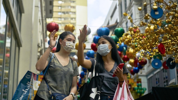 MANILA, PHILIPPINES - JANUARY 23: Shoppers wearing face masks for protection in Chinatown on January 23, 2020 in Manila, Philippines. The Philippines and other Asian countries have been on high alert following the outbreak of a new strain of coronavirus from Wuhan China that has infected hundreds and killed a number of people. (Photo by Jes Aznar/Getty Images)