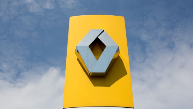 A logo sits on display outside the Renault SA automobile assembly plant in Moscow, Russia, on Tuesday, May 28, 2019. A prospective deal proposed by Fiat Chrysler Automobiles NV to merge with Renault could create the world's third-biggest carmaker. Photographer: Andrey Rudakov/Bloomberg