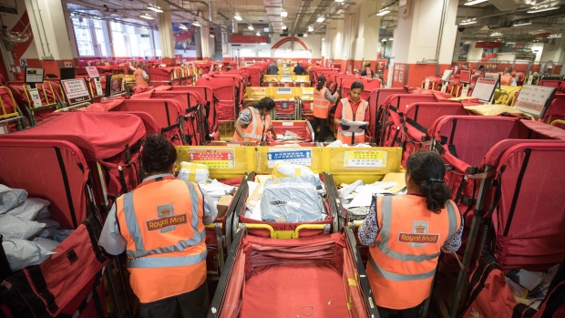 Employees sort parcels for delivery at the Mount Pleasant post sorting office, operated by Royal Mail Plc, in London, U.K., on Wednesday, July 19, 2017. Royal Mail announced its group revenue rose one percent when it reported its first quarter earnings on Tuesday. Photographer: Simon Dawson/Bloomberg